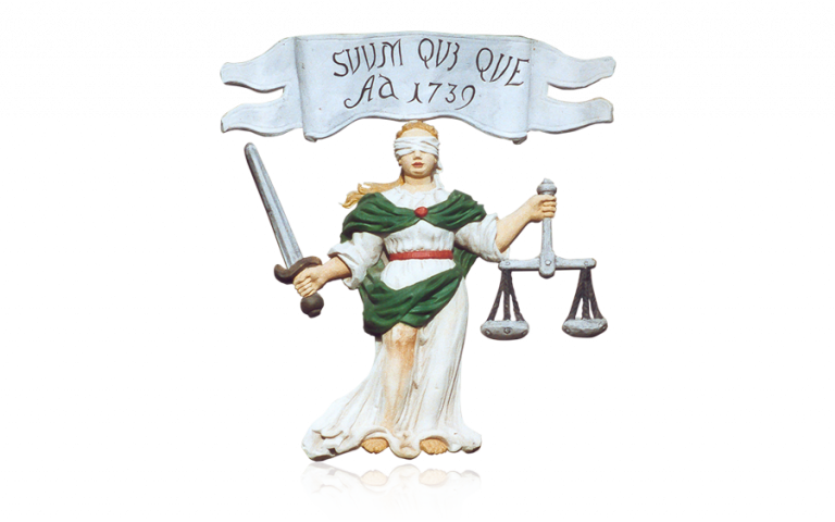 Justitia ist eine römische Göttin, die für die ausgleichende und strafende Gerechtigkeit steht.