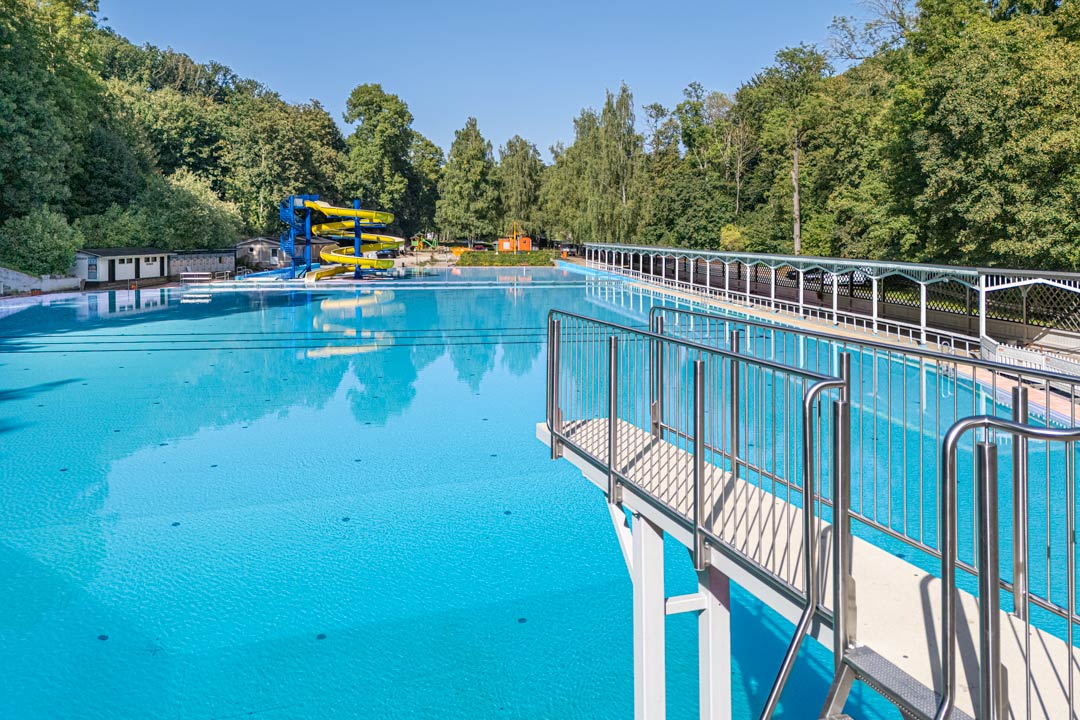Waldschwimmbad Rastenberg mit neuem Sprungturm