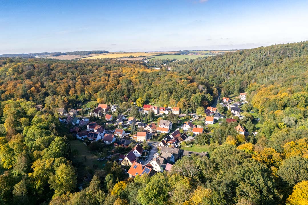 Rastenberg im Herbst - Blick Hinterburg zum Mühltal.
